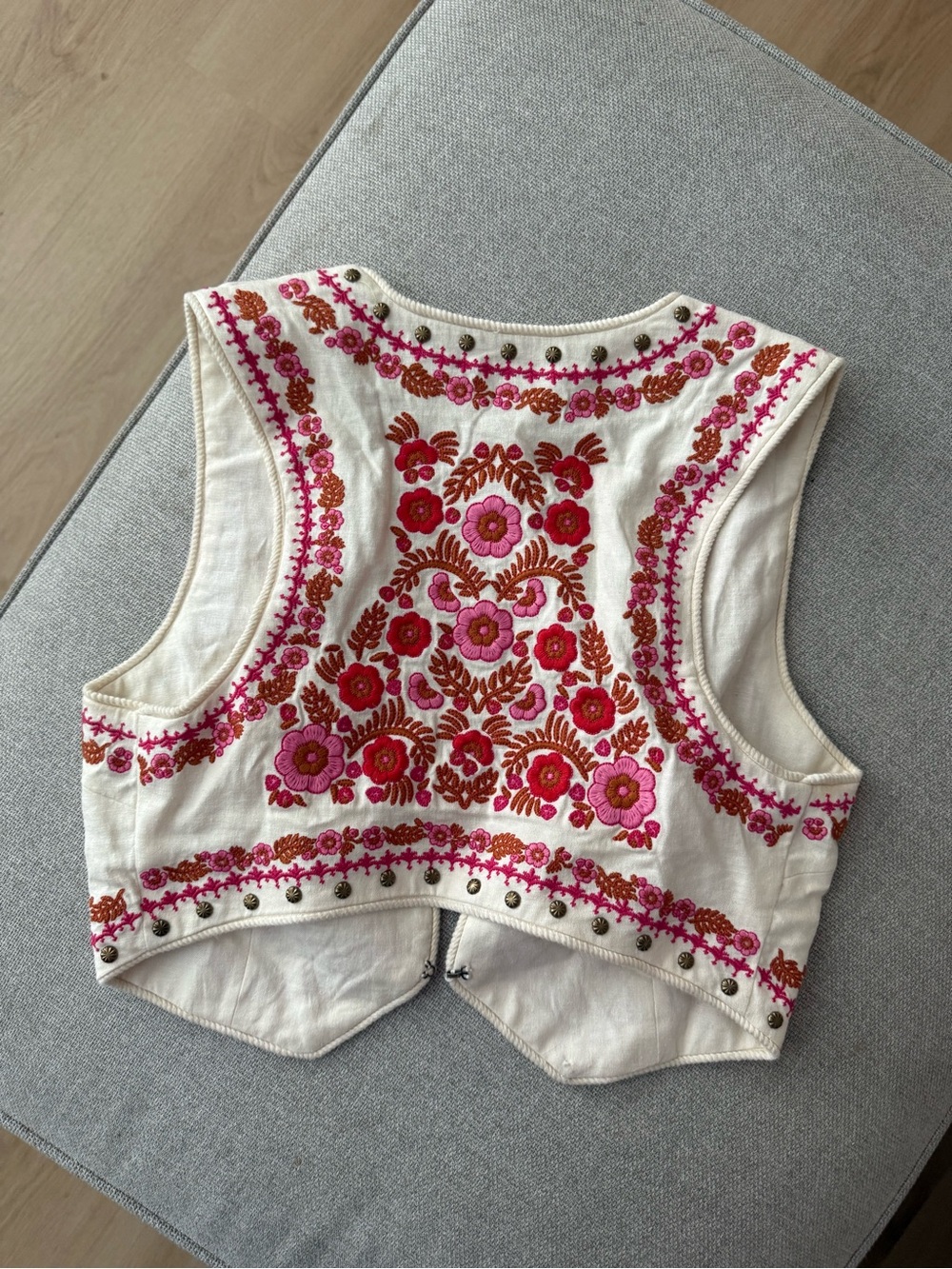 Floral Embroidered Top - Picture 6 of 6